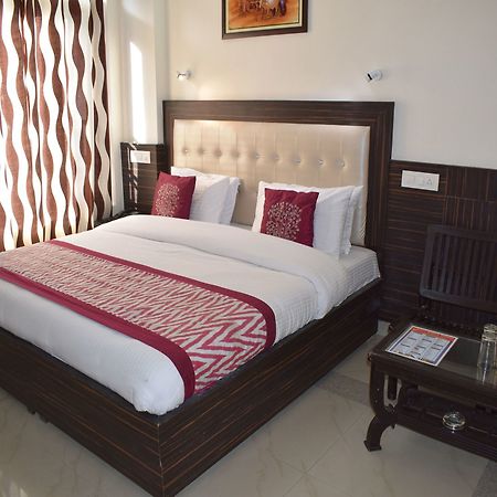 Oyo 10322 Hotel Raja Palace Dharamsala Zewnętrze zdjęcie